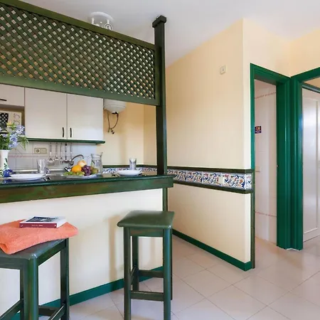 Apartment With Pool Views, 200m From The