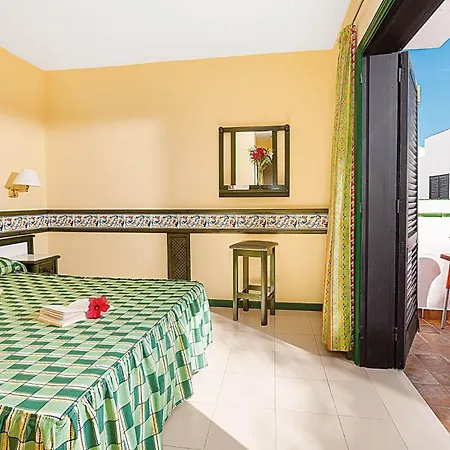 With Pool Views, 200m From The Apartment Caleta De Fuste