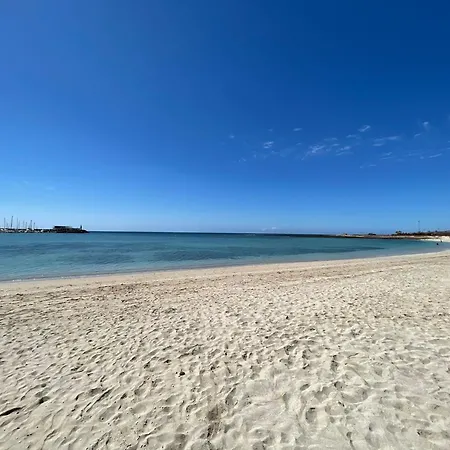 Apartment With Pool Views, 200m From The *